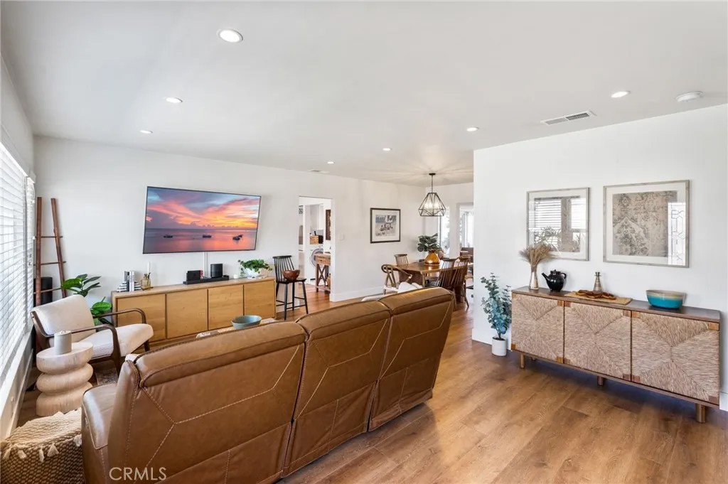 1924 S Averill Avenue