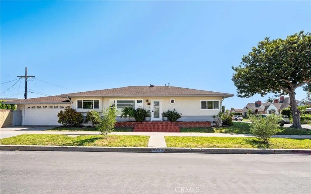 Photo of 1924 S Averill Avenue, San Pedro, CA 90732 (MLS # PV26011020)