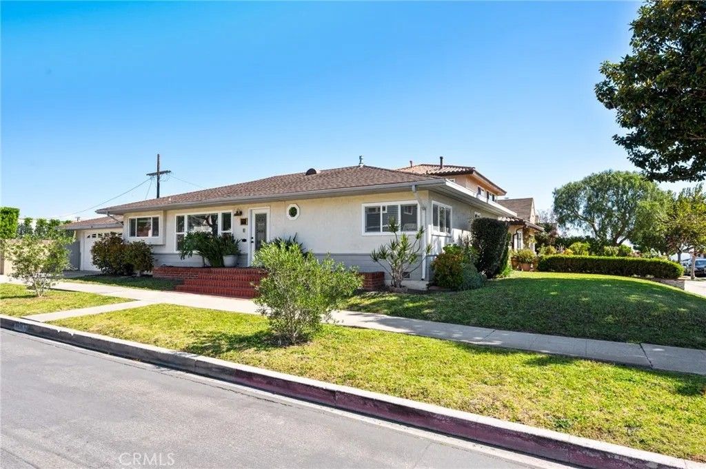 Photo of 1924 S Averill Avenue, San Pedro, CA 90732 (MLS # PV26011020)