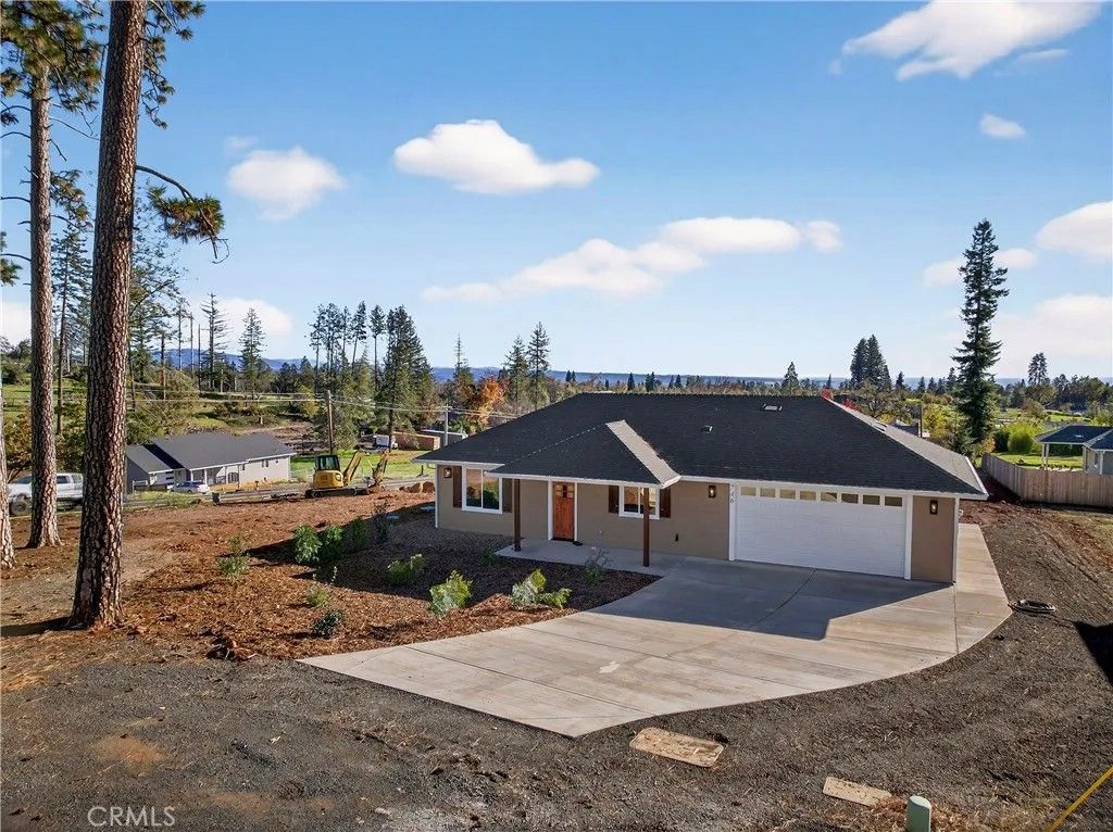 Photo of 746 Spring Ln, Paradise, CA 95969 (MLS # SN25265536)