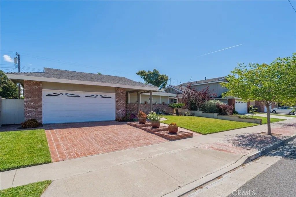 Photo of 16122 Pitman Street, Huntington Beach, CA 92647 (MLS # OC26072350)