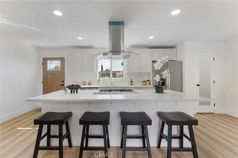 Tiny photo for 755 W Citrus Edge St, Glendora, CA 91740 (MLS # CV25251960)