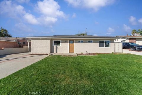 Tiny photo for 755 W Citrus Edge St, Glendora, CA 91740 (MLS # CV25251960)