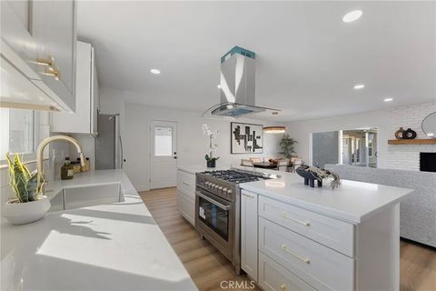 Tiny photo for 755 W Citrus Edge St, Glendora, CA 91740 (MLS # CV25251960)