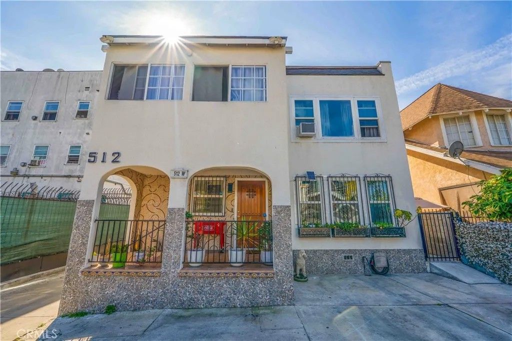 Photo of 512 W 41st Place, Los Angeles, CA 90037 (MLS # DW26032302)