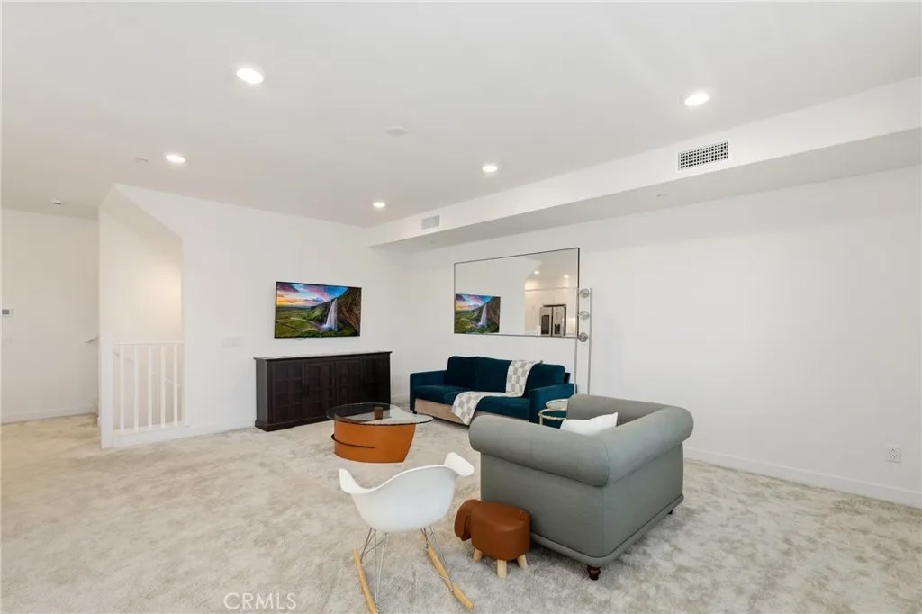 175 W La Palma Avenue 6