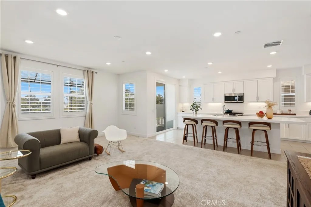 175 W La Palma Avenue 6