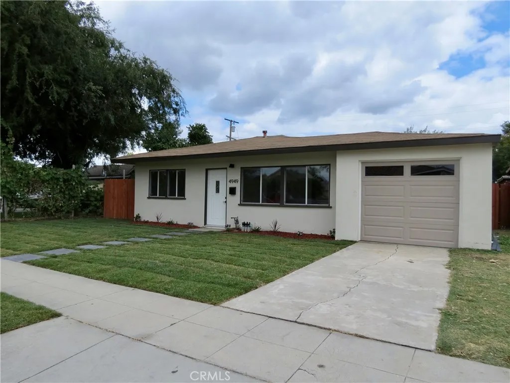 4949 E San Carlos