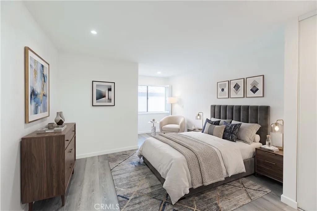 6275 Canoga 61