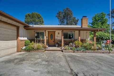 Photo of 951 Beverly Dr, Vista, CA 92084 (MLS # 260007943)