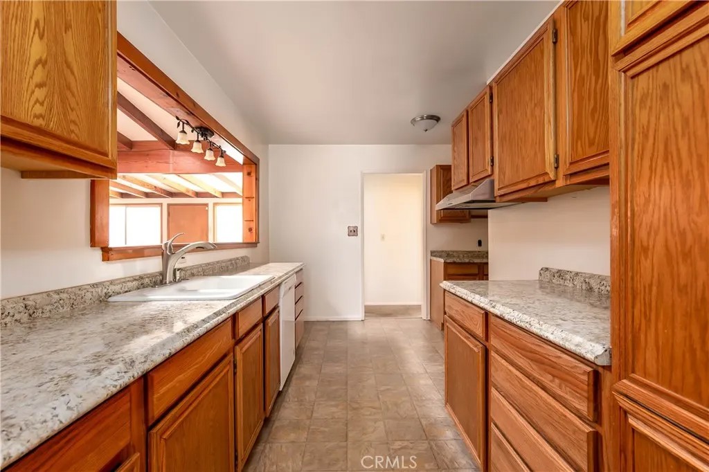 1646 E Avenue Q6
