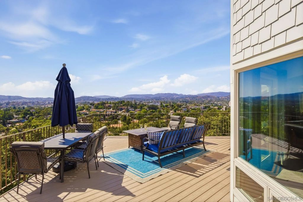 Photo of 931 Sol Vista Glen, Escondido, CA 92025 (MLS # 260012131)