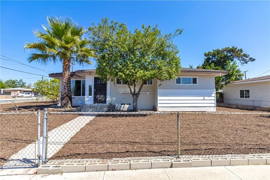310 E Mariposa