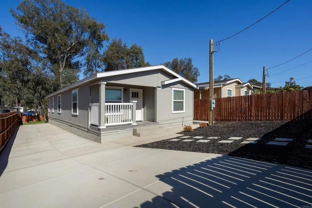 Photo of 36752 Oleander Avenue, Lake Elsinore, CA 92532 (MLS # NDP2601213)