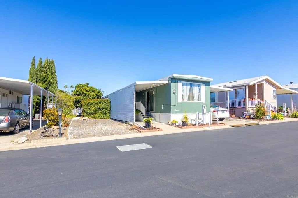 Photo of 1010 E Bobier Dr #59, Vista, CA 92084 (MLS # NDP2510221)