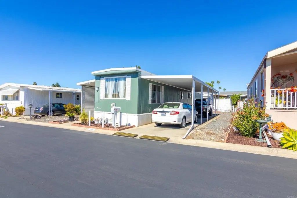 Photo of 1010 E Bobier Dr #59, Vista, CA 92084 (MLS # NDP2510221)