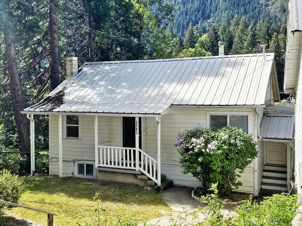 Photo of 4841 Siskiyou Ave, Dunsmuir, CA 96025 (MLS # SN26078318)