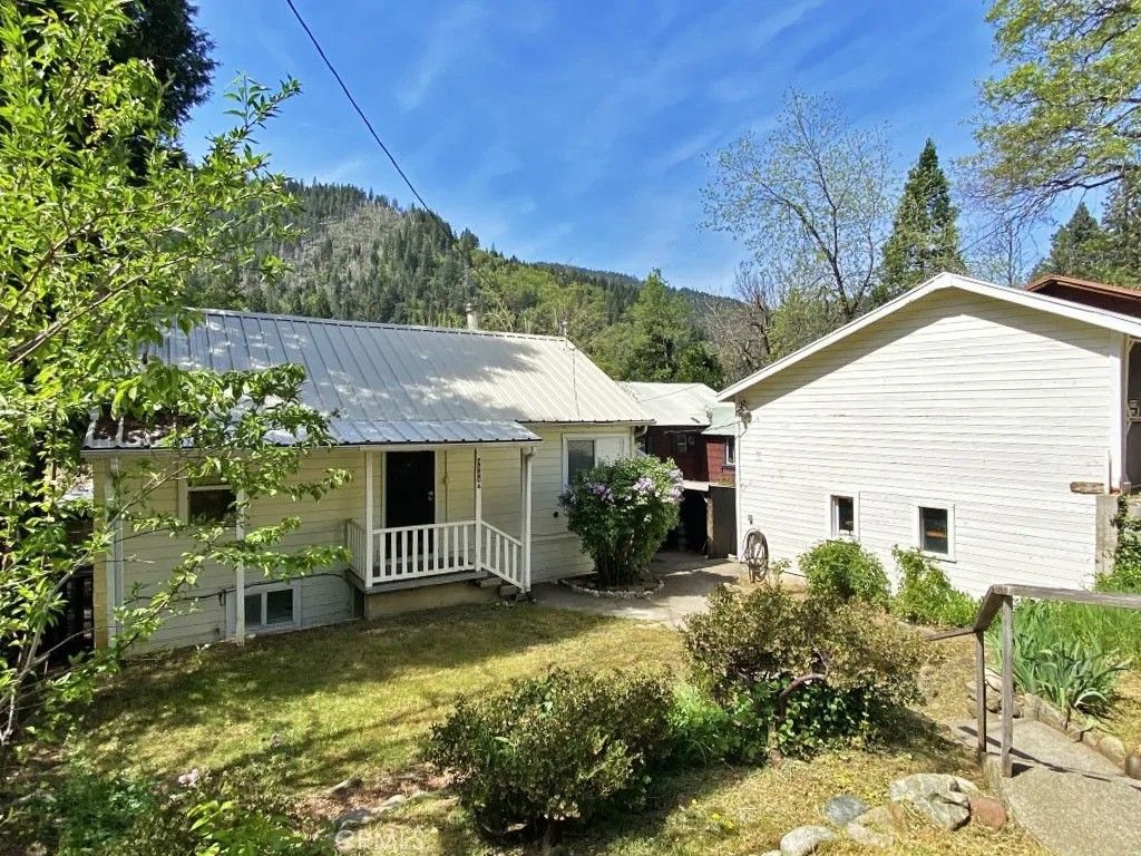 Photo of 4841 Siskiyou Ave, Dunsmuir, CA 96025 (MLS # SN26078318)
