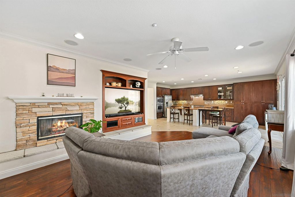 Photo of 10562 Aspen Gln, Escondido, CA 92026 (MLS # 250044420)