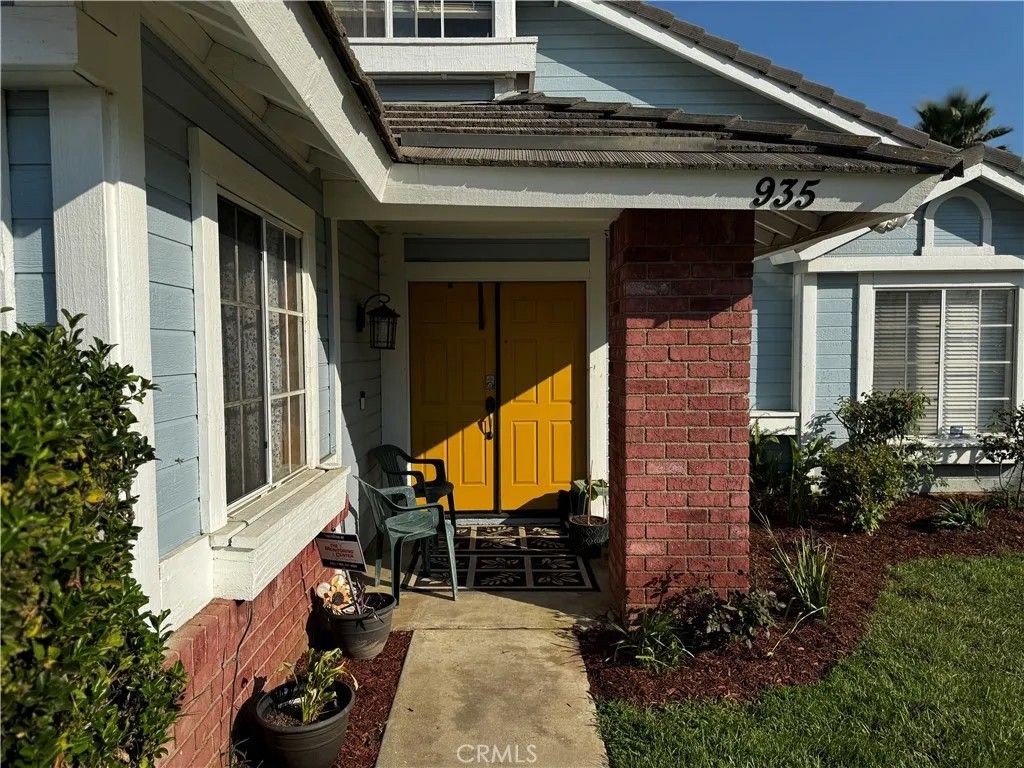 Photo of 935 W Wabash St, Rialto, CA 92376 (MLS # CV25270308)