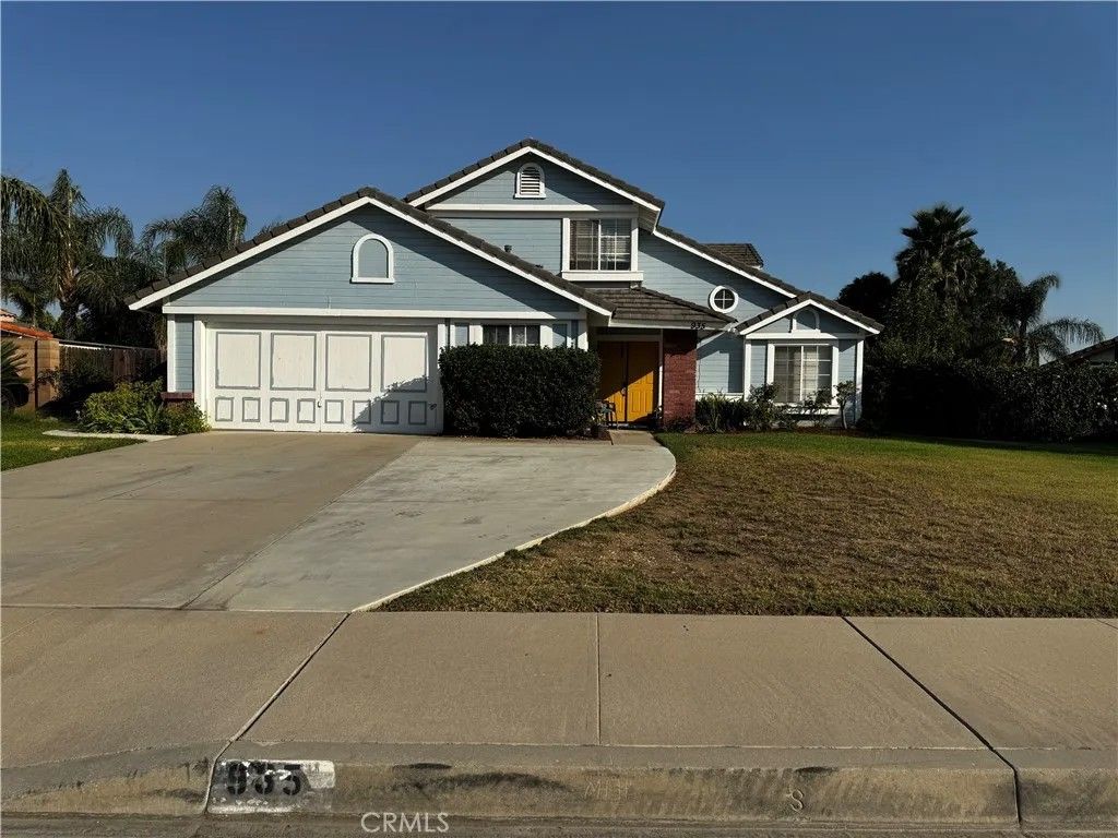 Photo of 935 W Wabash St, Rialto, CA 92376 (MLS # CV25270308)