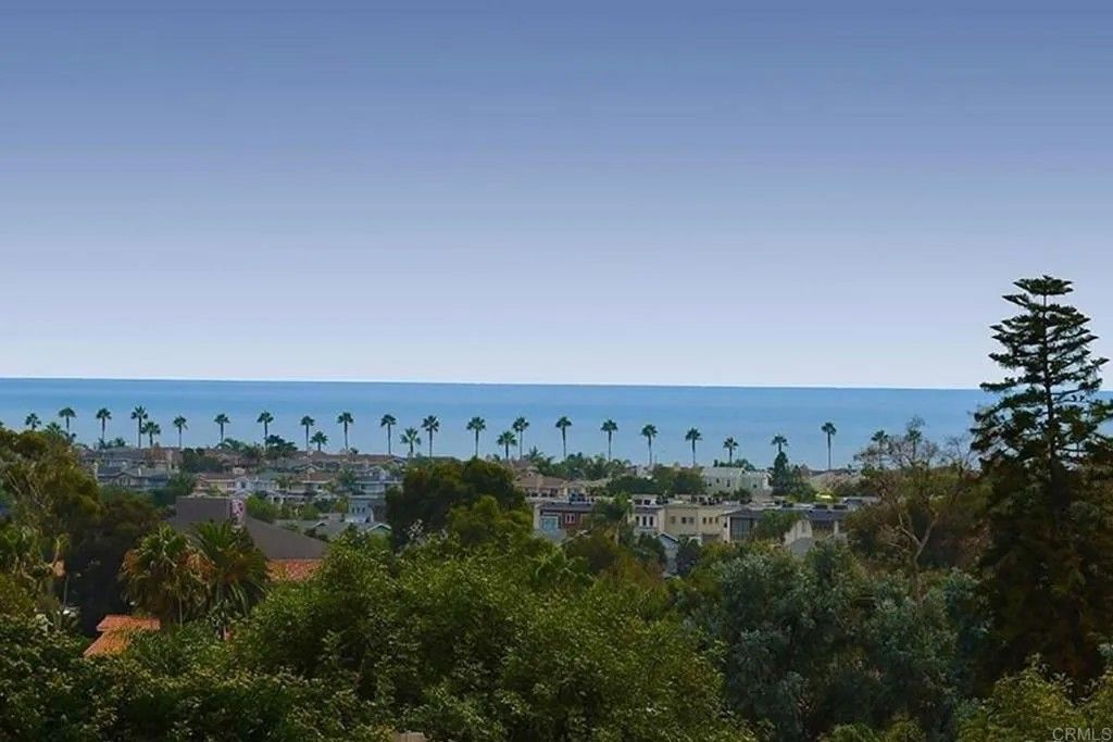 Photo of 908 Caminito Madrigal #F, Carlsbad, CA 92011 (MLS # NDP2601644)