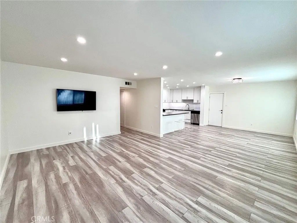 Photo of 300 Maryland Street #1, El Segundo, CA 90245 (MLS # SB25276407)