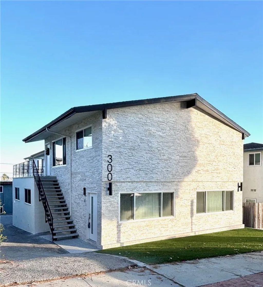 Photo of 300 Maryland Street #1, El Segundo, CA 90245 (MLS # SB25276407)