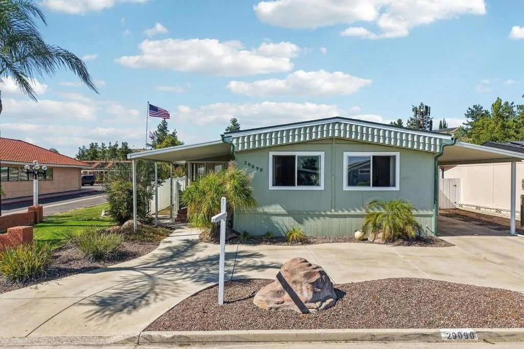 Photo of 29090 Camino Alba, Murrieta, CA 92563 (MLS # NDP2602987)