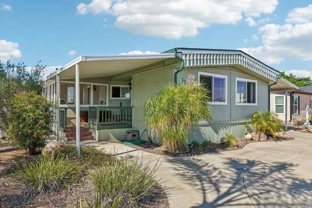 Photo of 29090 Camino Alba, Murrieta, CA 92563 (MLS # NDP2602987)