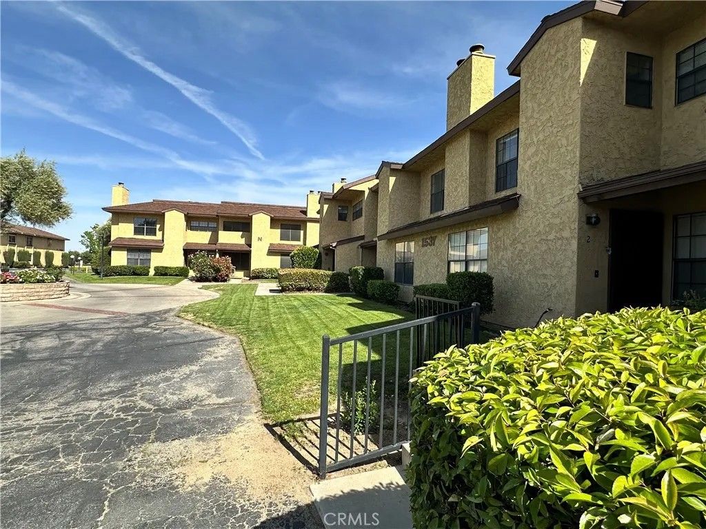 Photo of 1537 W Avenue L #4, Lancaster, CA 93534 (MLS # SR26083873)
