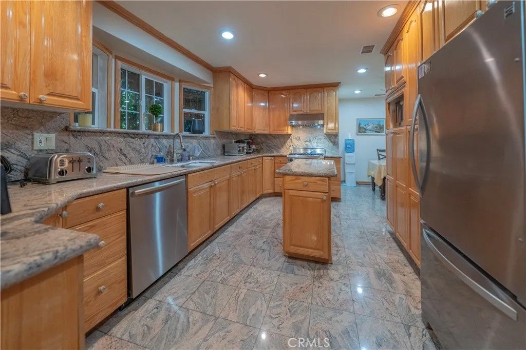 516 N Crescent Heights