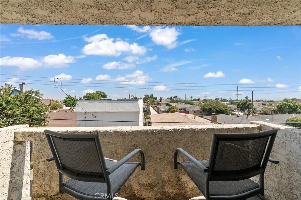 106 N Western 302