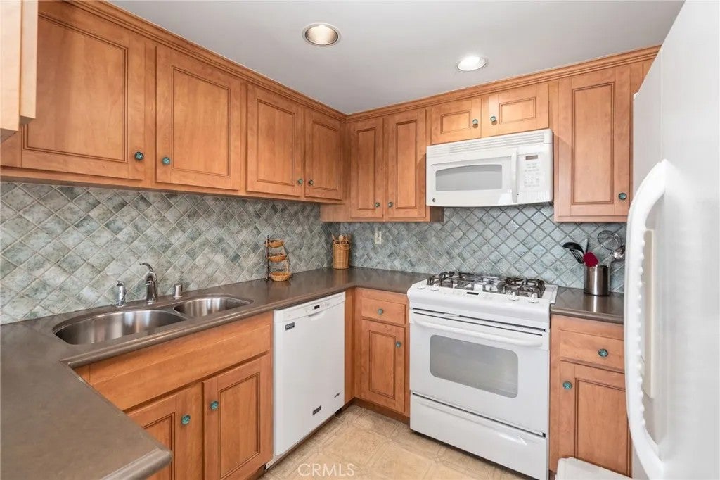 106 N Western 302