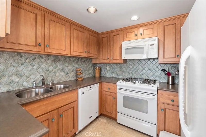 106 N Western 302