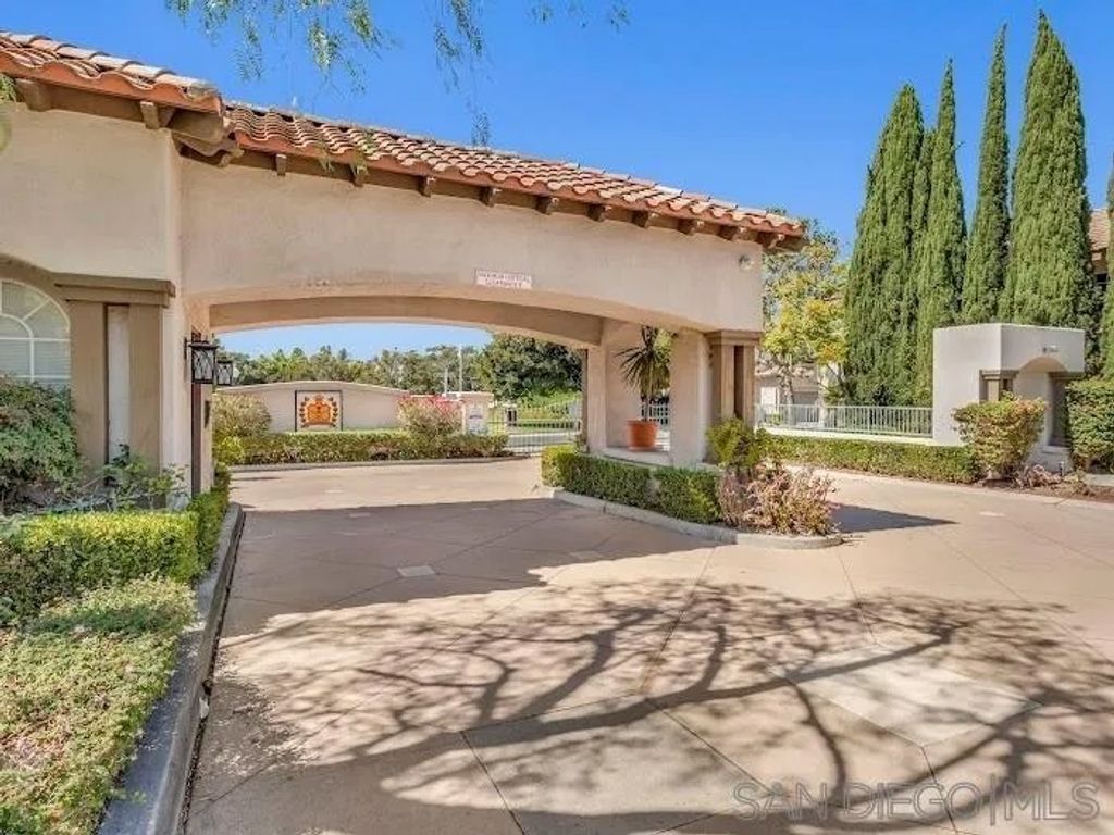 Photo of 1113 Pacific Grove Loop, Chula Vista, CA 91915 (MLS # 260003081)