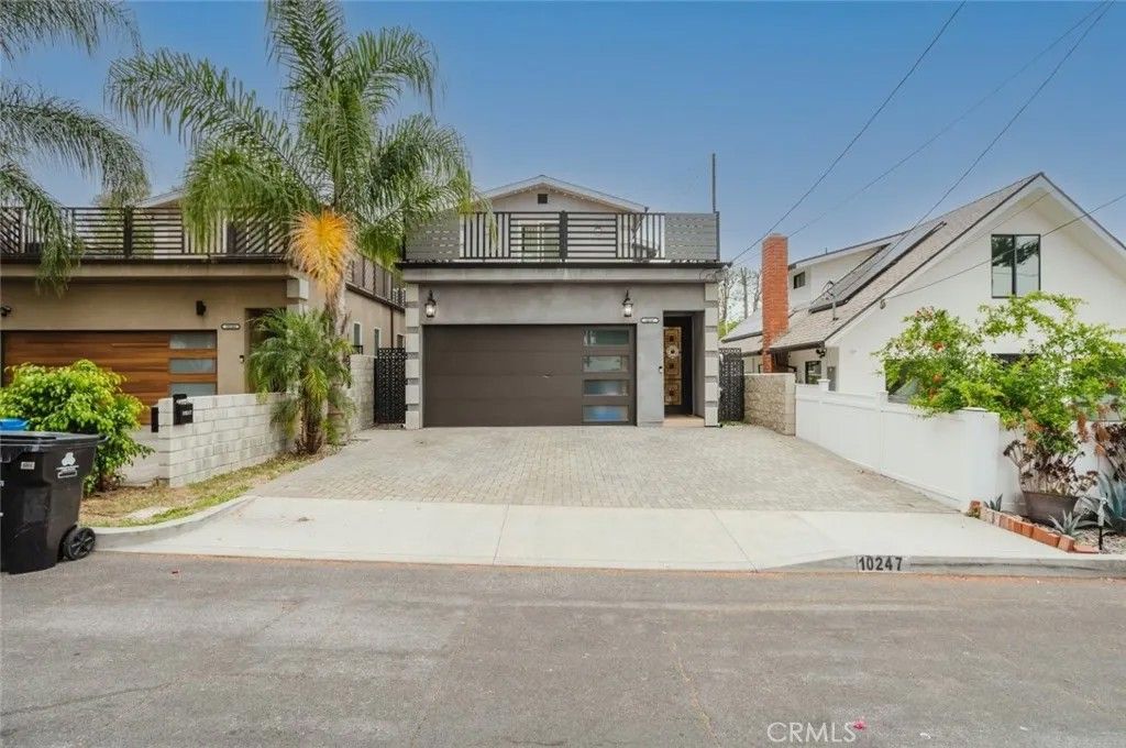 Photo of 10247 Floralita Avenue, Sunland, CA 91040 (MLS # GD26104660)