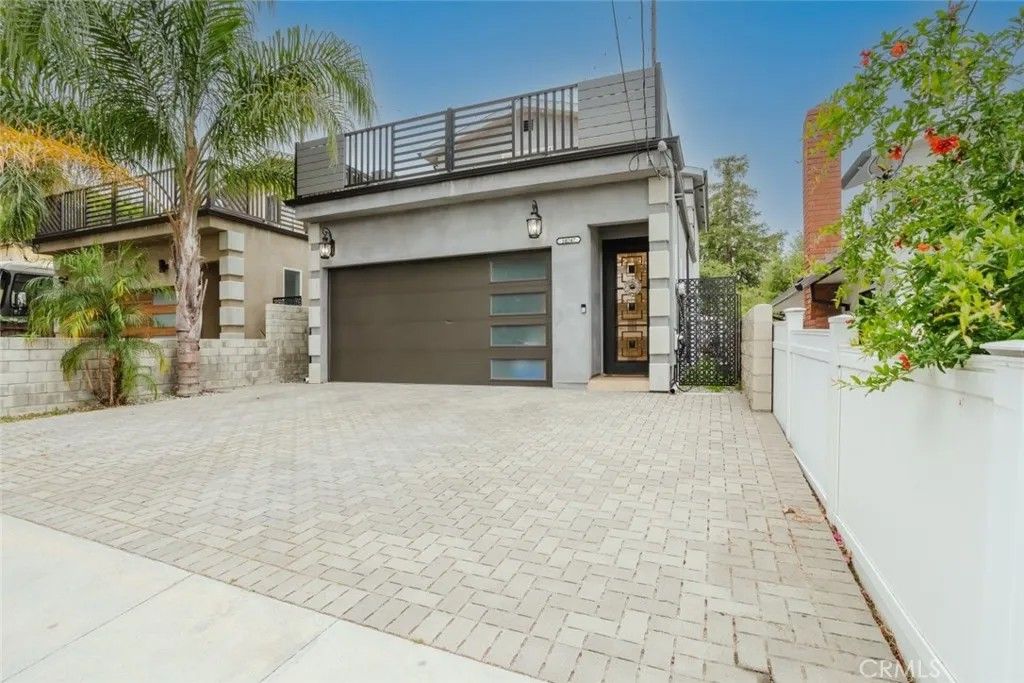 Photo of 10247 Floralita Avenue, Sunland, CA 91040 (MLS # GD26104660)