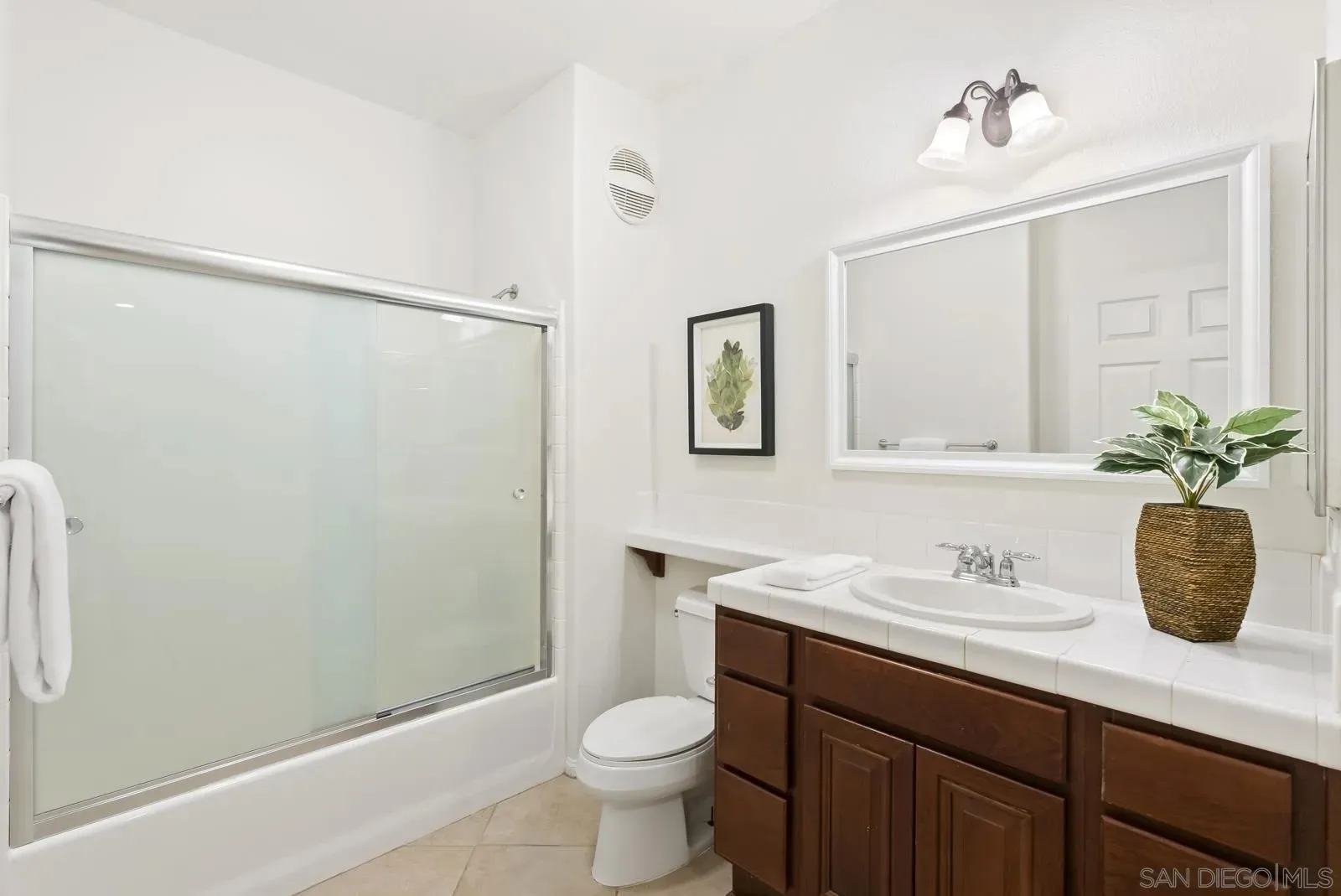 San Diego, California 92108, United States, 3 Bedrooms Bedrooms, ,2 BathroomsBathrooms,Residential,Active,219650