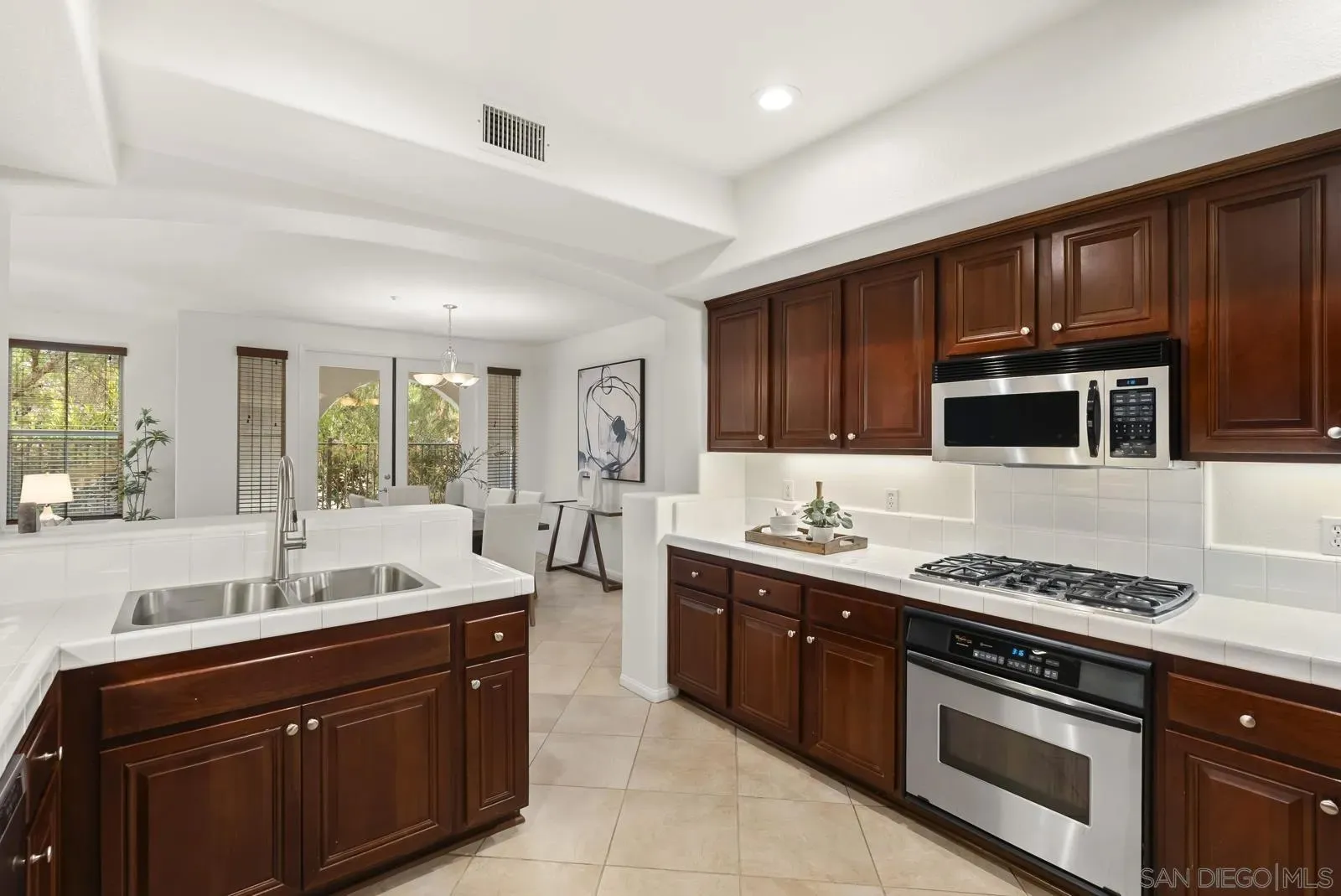 San Diego, California 92108, United States, 3 Bedrooms Bedrooms, ,2 BathroomsBathrooms,Residential,Active,219650