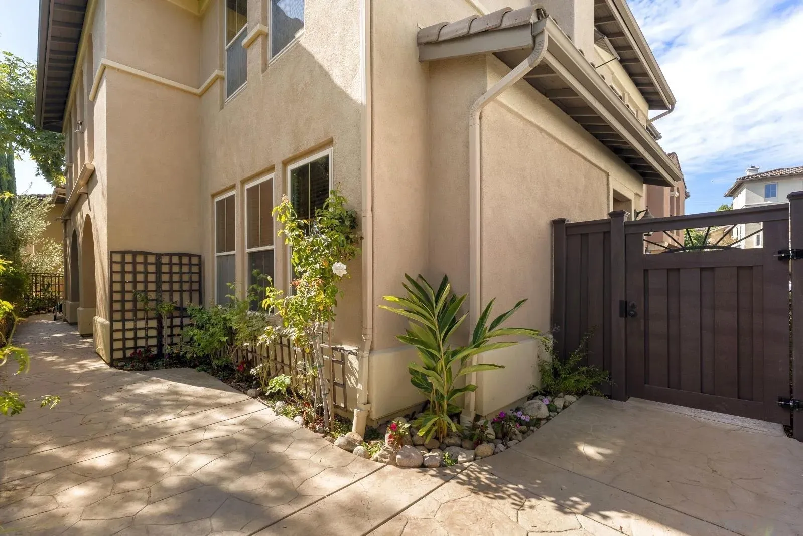 San Diego, California 92108, United States, 3 Bedrooms Bedrooms, ,2 BathroomsBathrooms,Residential,Active,219650