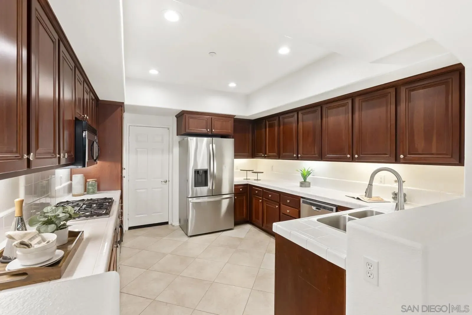 San Diego, California 92108, United States, 3 Bedrooms Bedrooms, ,2 BathroomsBathrooms,Residential,Active,219650