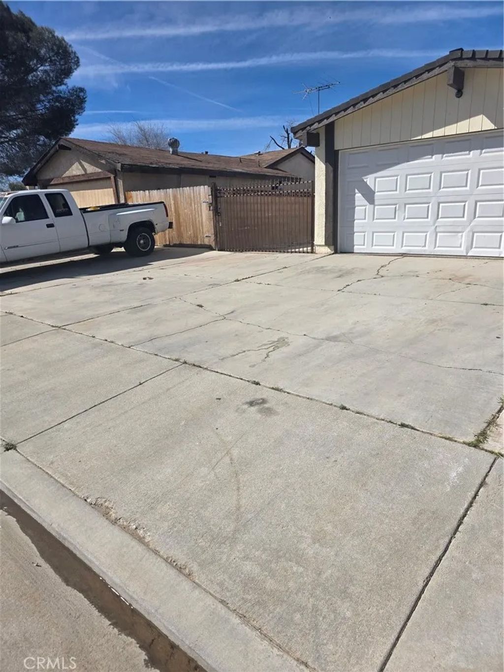 Photo of 44283 Raysack Ave, Lancaster, CA 93535 (MLS # HD26044917)