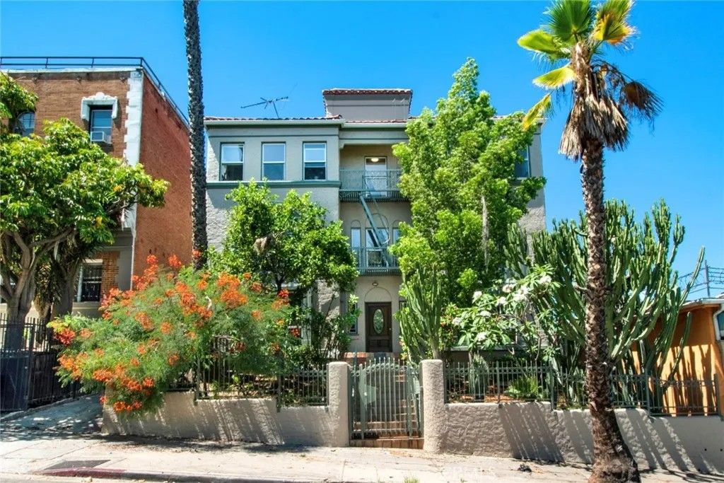 Photo of 251 N Kenmore Avenue #2, Los Angeles, CA 90004 (MLS # SB25248104)