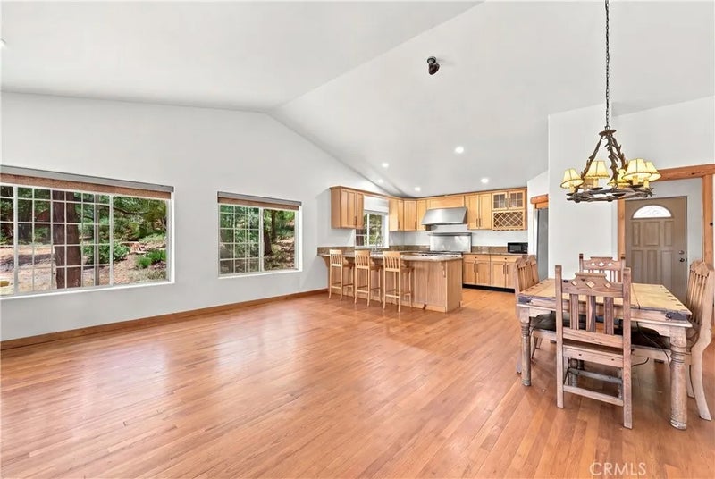 1371 La Crescenta