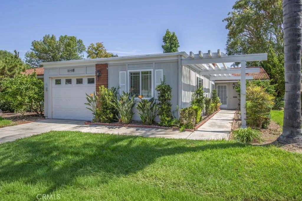 Photo of 3219 Via Carrizo #D, Laguna Woods, CA 92637 (MLS # OC26179199)