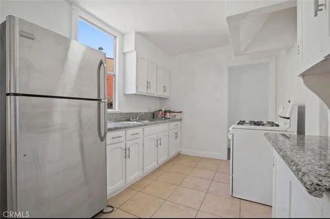 Tiny photo for 2116 S Palm Grove Ave, Los Angeles, CA 90016 (MLS # DW25249257)