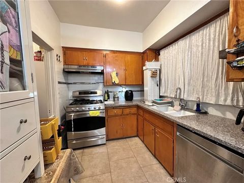 Tiny photo for 2116 S Palm Grove Ave, Los Angeles, CA 90016 (MLS # DW25249257)