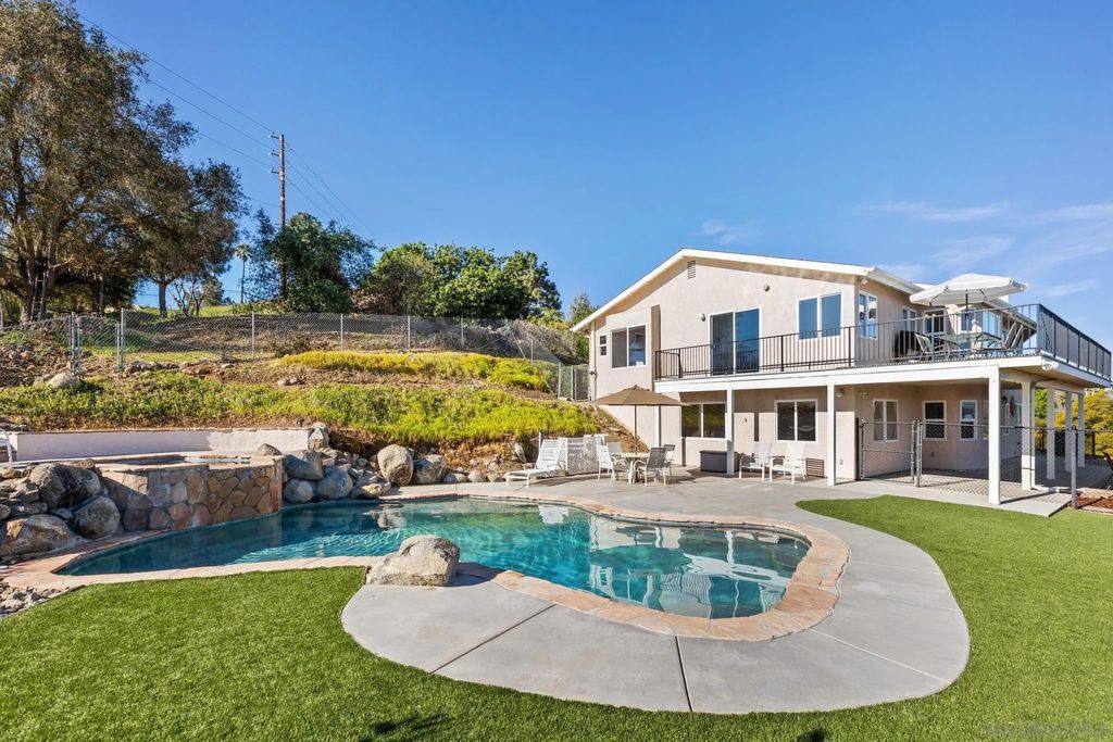 Photo of 1033 Via Contenta, Escondido, CA 92029 (MLS # 260006306)