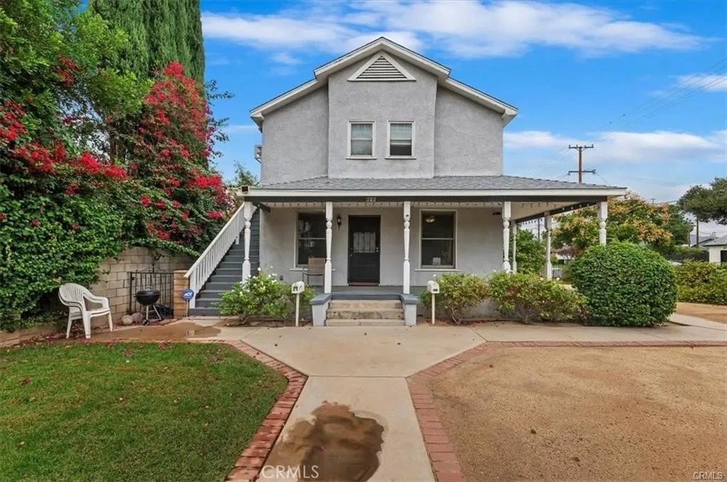 Photo of 323 E Colton Ave, Redlands, CA 92374 (MLS # IV26031319)